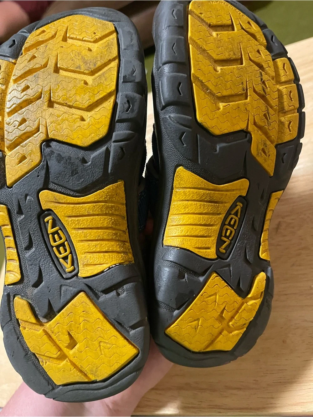 Keen Boy’s Logo Toe Cap Outdoor Water Sandals Size 2